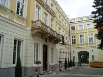 Dom Arcybiskypów Warszawskich w trakcie trwania prac renowacyjnych