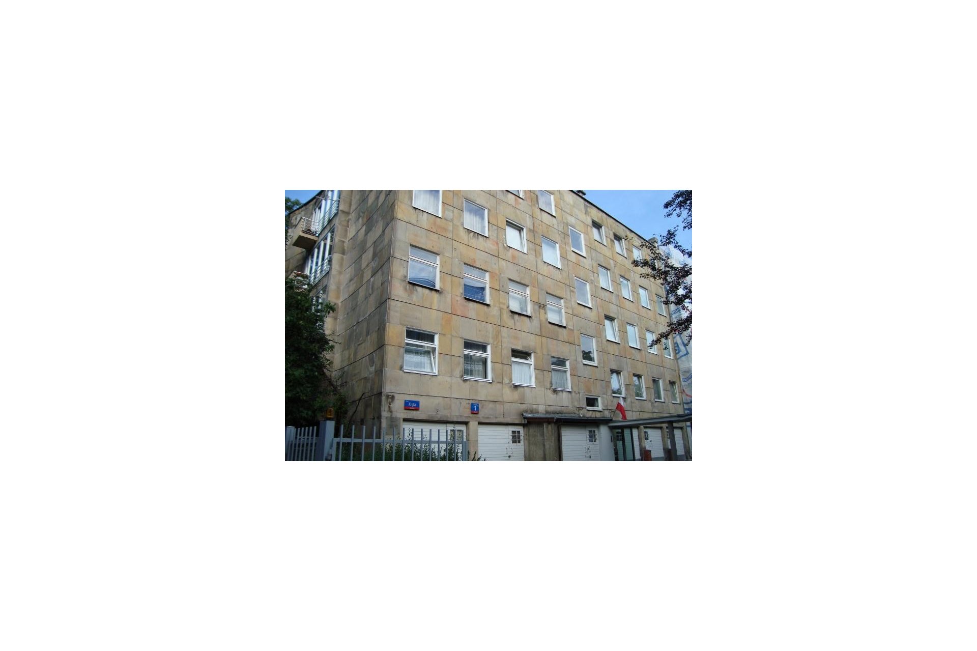 Widok budynku przed czyszczeniem elewacji