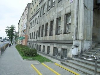 Sądy w Łodzi - Widok budynku od strony schodów 