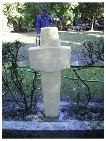 Zabytkowy krzyż po oczyszczeniu