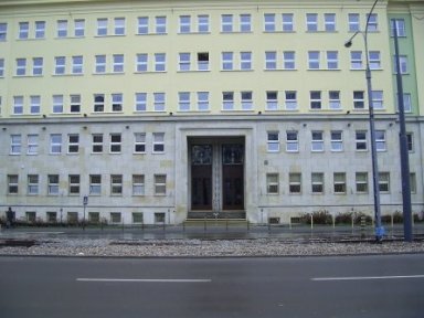 Widok z przodu, od strony wejścia  - Sądy w Łodzi