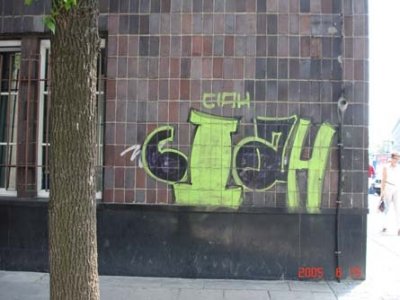 Graffiti na elewacji