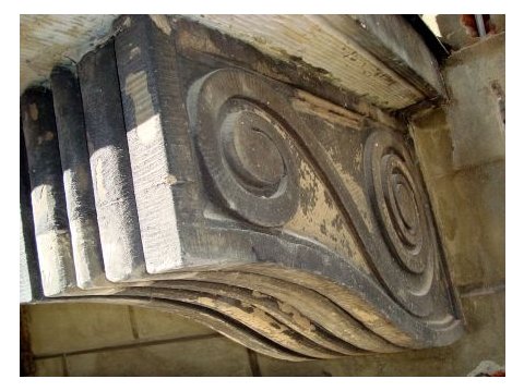 Element dekoracji balkonu przed wykonaniem czyszczenia