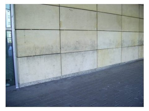 Carrefour Wileńska - widok po wykonaniu czyszczenia elewacji