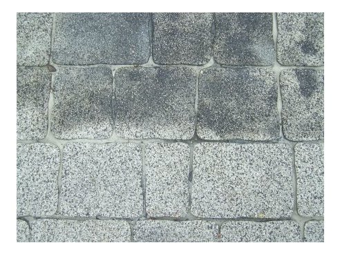 Kamienny chodnik przed i po czyszczeniu