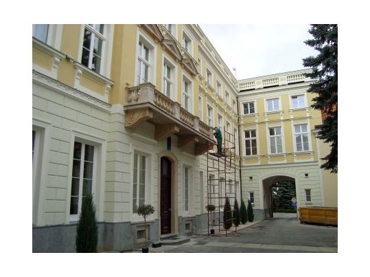 Dom Arcybiskypów Warszawskich w trakcie trwania prac renowacyjnych