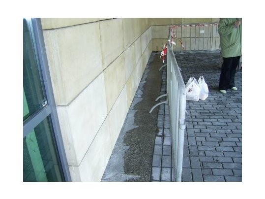 Szczegóły realizacji czyszczenia kamiennych elementów