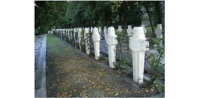 Czyszczenie krzyży zabytkowych z piaskowca