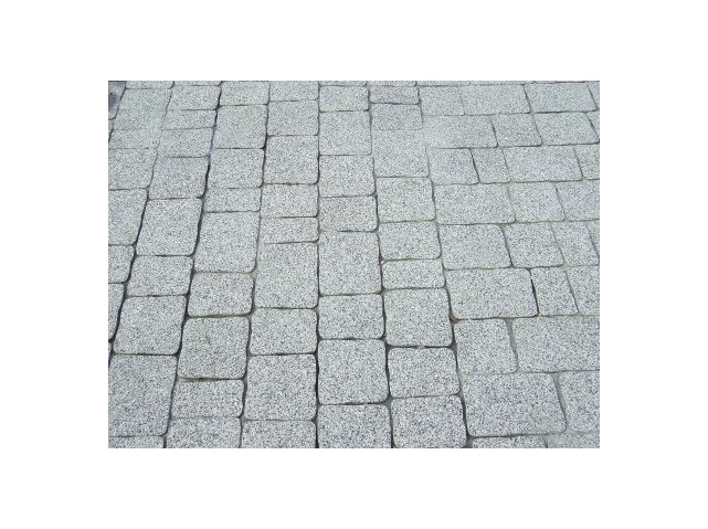 Posadzka z kamienia po oczyszczeniu